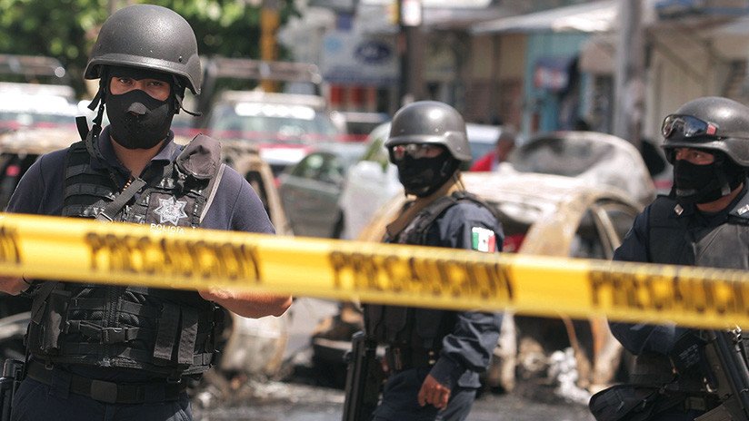 FUERTES IMÁGENES: Encuentran cinco cabezas sobre el 'cofre' de un taxi en México