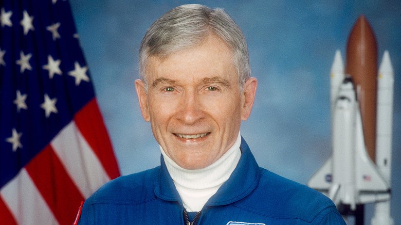 Fallece el legendario John Young, el astronauta más experimentado de la NASA que comandó el Apolo 16