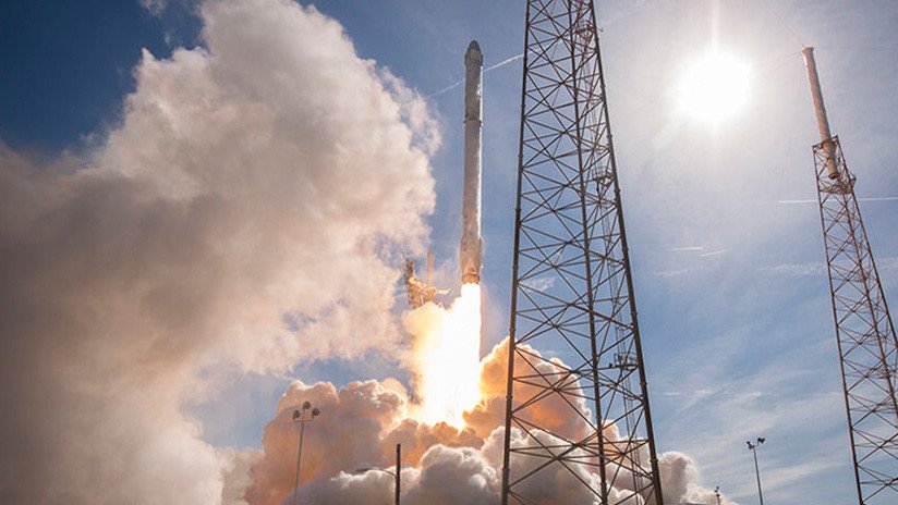 SpaceX lanza un misterioso satélite gubernamental (VIDEO)