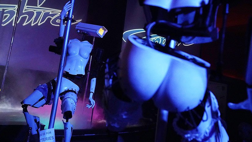 ¿El futuro era esto?: Presentan unas 'strippers' robóticas en una exposición de Las Vegas (VIDEO)