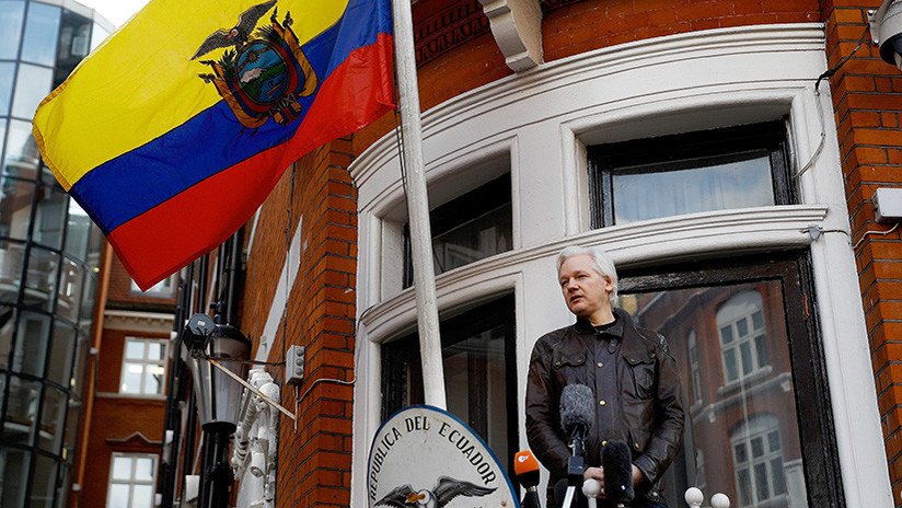 Ecuador concede a Julian Assange una cédula de identidad