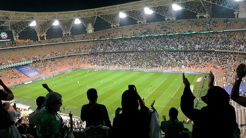 Mujeres saudíes asisten a un partido de fútbol por primera vez en la historia (FOTOS)