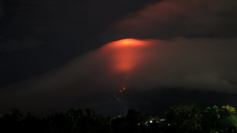 Filipinas, en alerta "crítica" por la erupción inminente de su volcán más activo (FOTOS, VIDEO) 