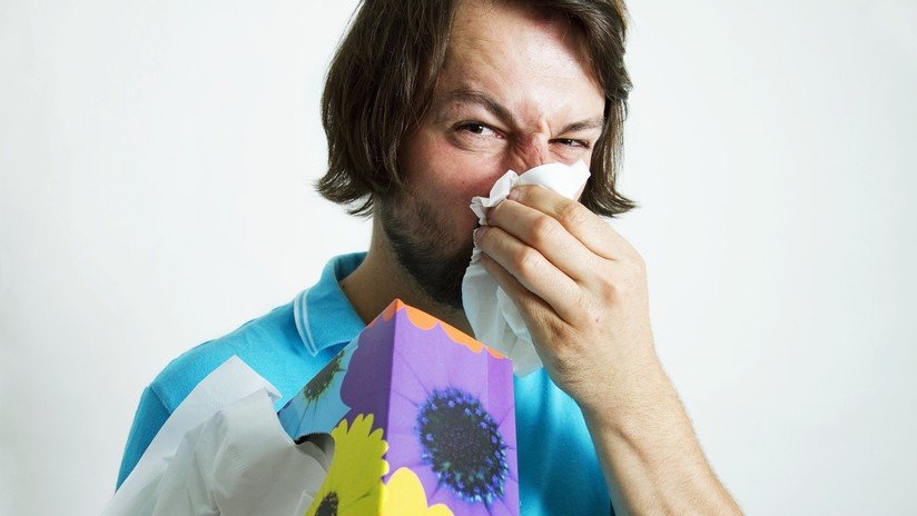 No lo intenten en casa: un británico se rompe la garganta tratando de aguantar un estornudo 