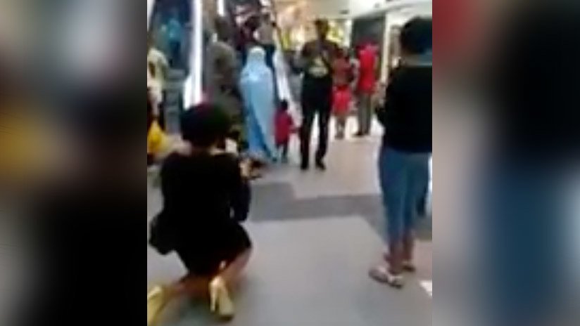 Ni felices ni perdices: Mujer pide matrimonio de rodillas, pero es rechazada (DRAMÁTICO VIDEO)