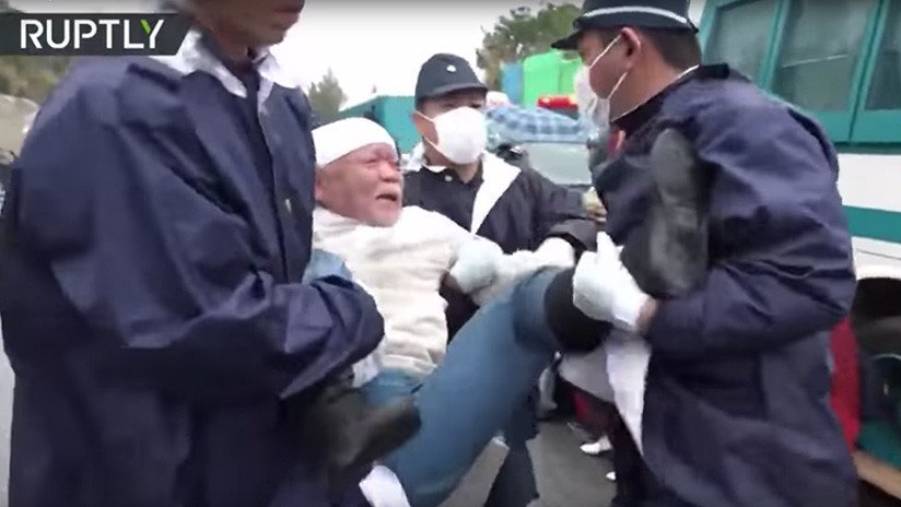 VIDEO: La Policía desaloja una protesta contra una nueva base de EE.UU. en Japón