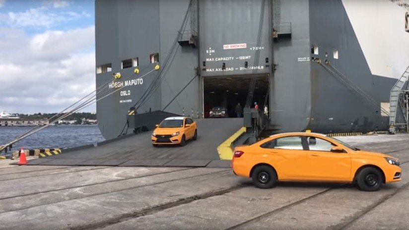 VIDEO: Rusia entrega 344 autos a Cuba para robustecer el servicio de taxi de la isla