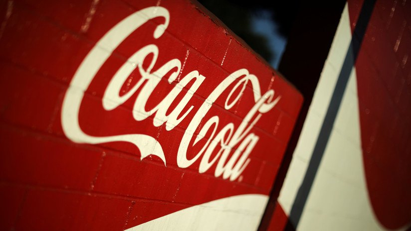 Hospitalizan a una niña italiana que se bebió una lata de Coca-Cola con un gusano