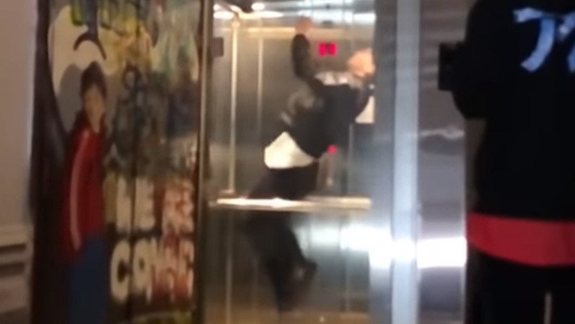 VIDEO: Un salto mortal hacia atrás en un ascensor termina de manera imprevista