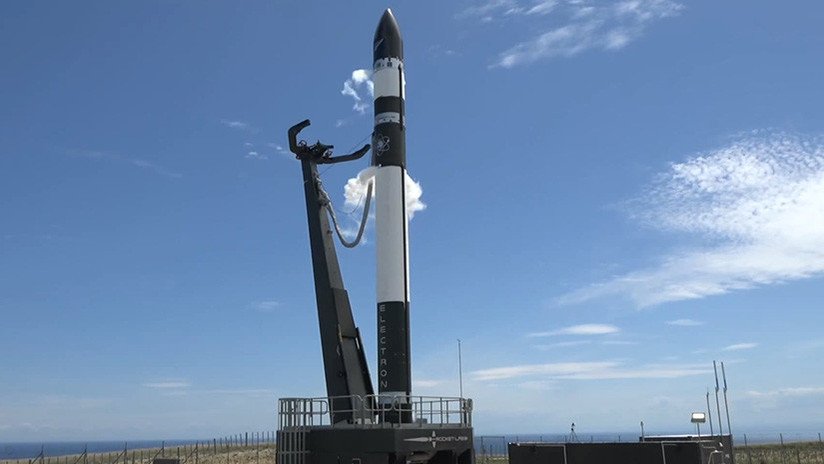 Arranca una "nueva era" de acceso al espacio: 'Startup' de EE.UU.  lanza su primer cohete (VIDEO)