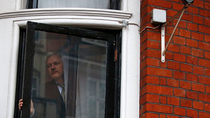 "Necesita atención urgente": La salud de Assange corre peligro por su encierro prolongado