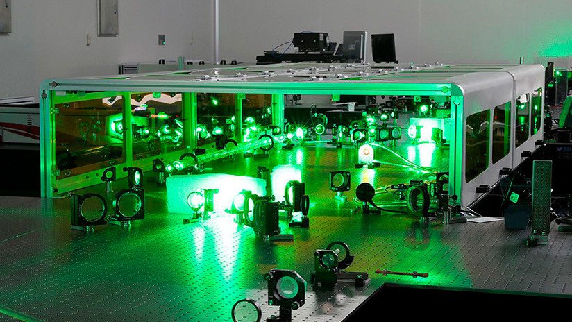 Físicos chinos diseñan el láser más potente del mundo, que "podría generar algo de la nada"