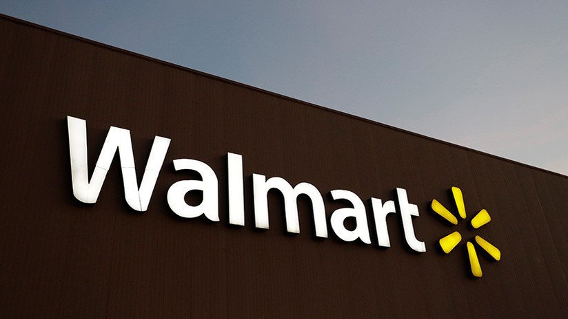 Escándalo en Walmart: Un empleado grabó a un chico de doce años en el baño por "curiosidad"