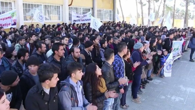 "EE.UU. observa cómo sangramos los kurdos": Kobani protesta contra la ofensiva turca (VIDEO)