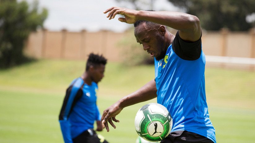 Bolt comienza a entrenar con el equipo líder de la liga fútbol de Sudáfrica (VIDEO)
