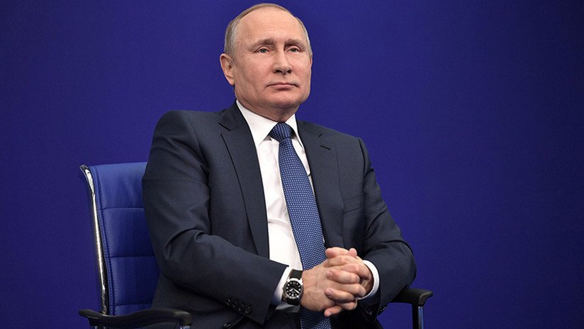 Putin bromea diciendo que "lamenta" no haber sido incluido en la 'lista del Kremlin'