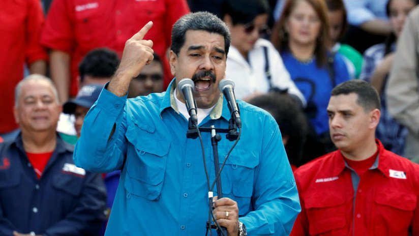 Maduro firma acta de nacimiento del petro, la criptomoneda venezolana