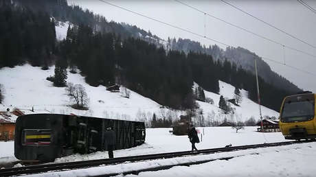 VIDEO: Un fuerte viento hace volcar un tren en Suiza