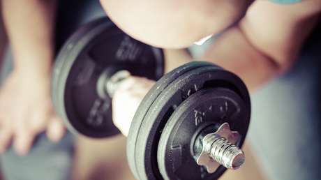 Impresionante evolución: Un joven convierte a su padre alcohólico en un gurú del 'fitness'