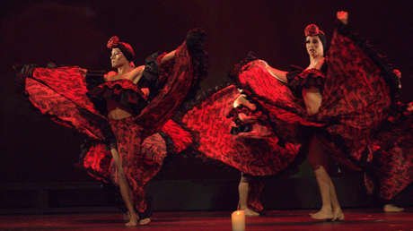 Los hombres que bailan con faldas: ¿Quiénes son los herederos del 'efecto Juan Gabriel'?