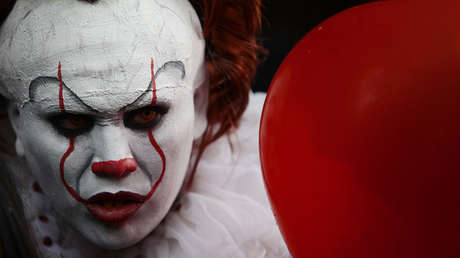 Detienen a un 'payaso roquero' que intentaba entrar en Japón con 10 kilos de cocaína en su guitarra