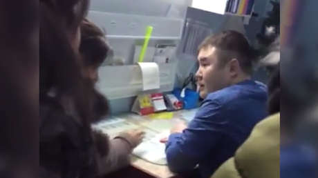 VIDEO: Un médico agrede a una paciente en Rusia