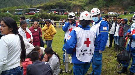 Al menos 13 muertos al sepultar alud un autobús en Colombia