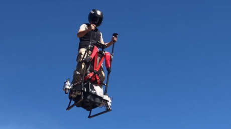 VIDEO: El 'segway volador' que cualquiera puede pilotar