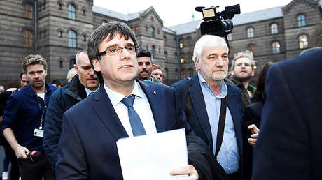 Puigdemont: "Os invito a fundamentar que estamos conectados con Rusia"