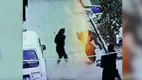 VIDEO: La manera en que nunca (¡pero nunca!) debes hacer explotar un petardo