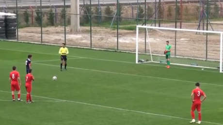 VIDEO: El gran gesto de 'fair play' de un futbolista de 16 años en Turquía