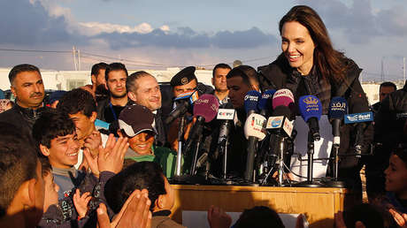 Angelina Jolie visita un campo de refugiados sirios en Jordania
