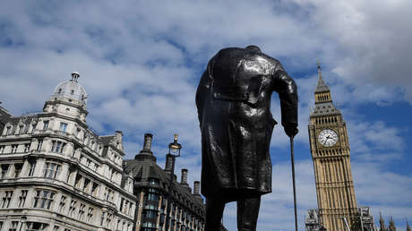 Asaltan una cafetería 'racista' dedicada a Winston Churchill (VIDEO)