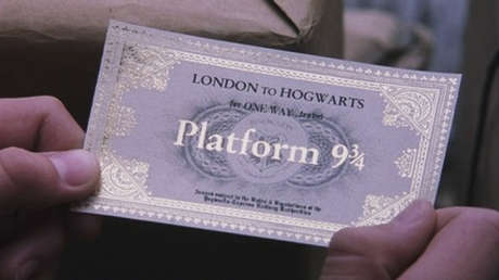 VIDEO: Aficionado de 'Harry Potter' intenta atravesar una pared en Londres