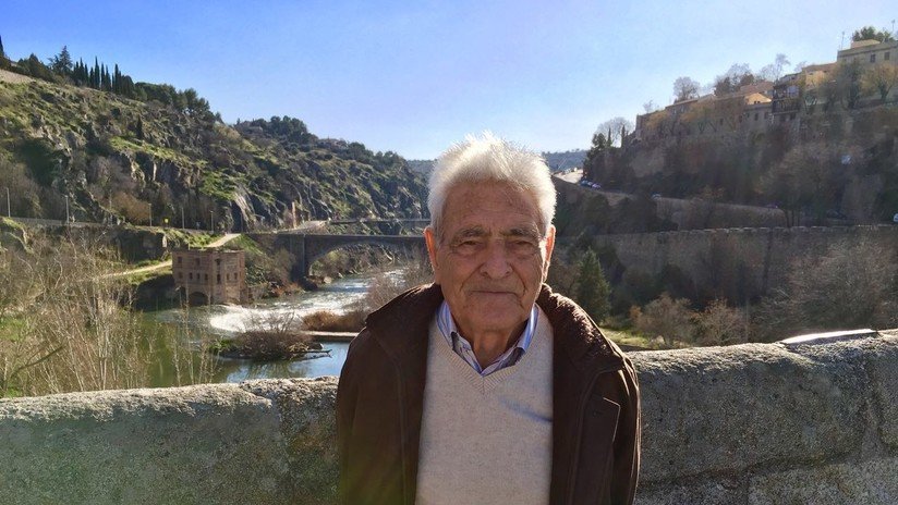 España: Así es Manuel Arias, el tuitero de 90 años que continúa su lucha izquierdista en la red