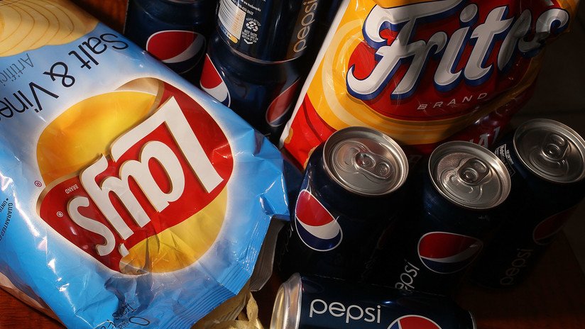 Controversia por la propuesta de PepsiCo de sacar papas fritas "más femeninas" para mujeres