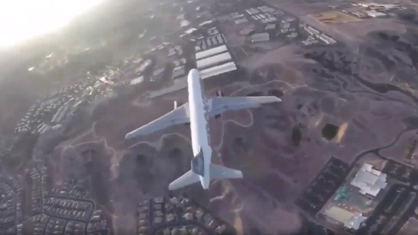 Un "imprudente" dron vuela a pocos metros de un avión aterrizando en Las Vegas (VIDEO)