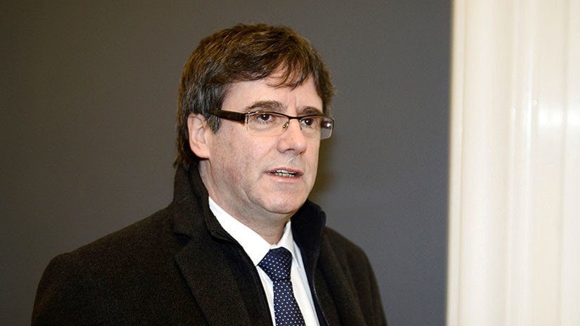 Puigdemont se reúne en Bruselas con los diputados de su partido para tratar su investidura