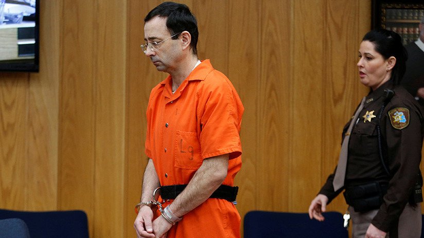 EE.UU.: Condenan a un máximo de 125 años de prisión a Larry Nassar por más de 150 casos de abuso