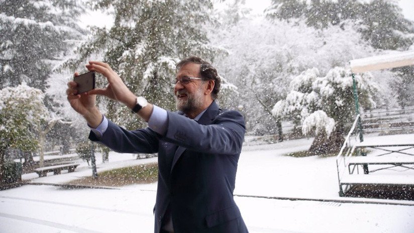 El presidente español Rajoy se hace un selfie en la nieve y la red se inunda de memes