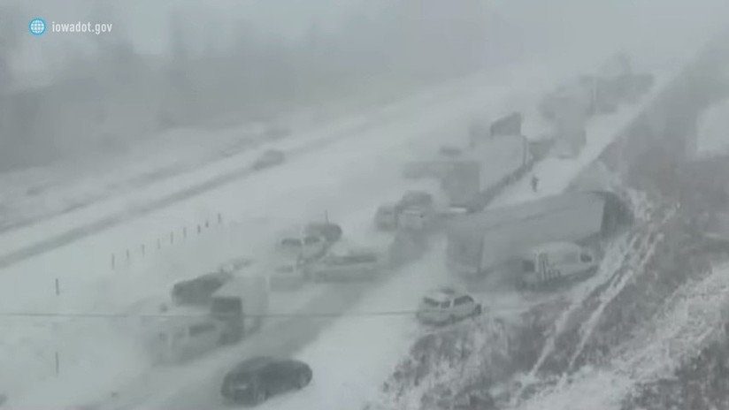 Nieve, hielo y niebla: Unos 70 vehículos sufren un accidente masivo en EE.UU.