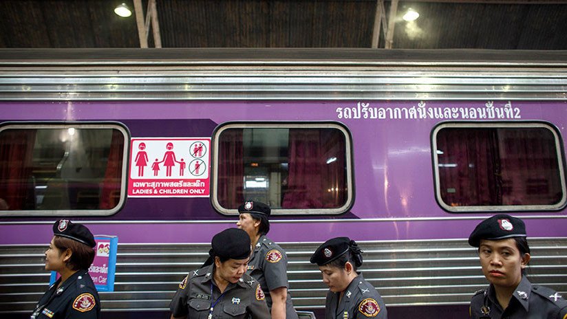 Una mujer muere al intentar tomarse un selfi en las vías del tren 