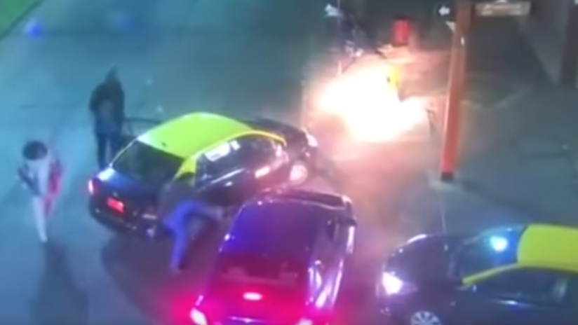 VIDEO: Dos taxistas chilenos agreden brutalmente a un conductor de Uber 