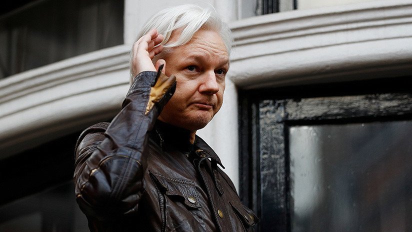 "Fue su elección vivir en la Embajada": Un tribunal británico confirma la orden de arresto a Assange
