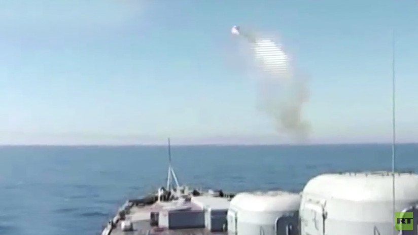 VIDEO: La fragata rusa Admiral Vinográdov demuestra su potencial destructivo