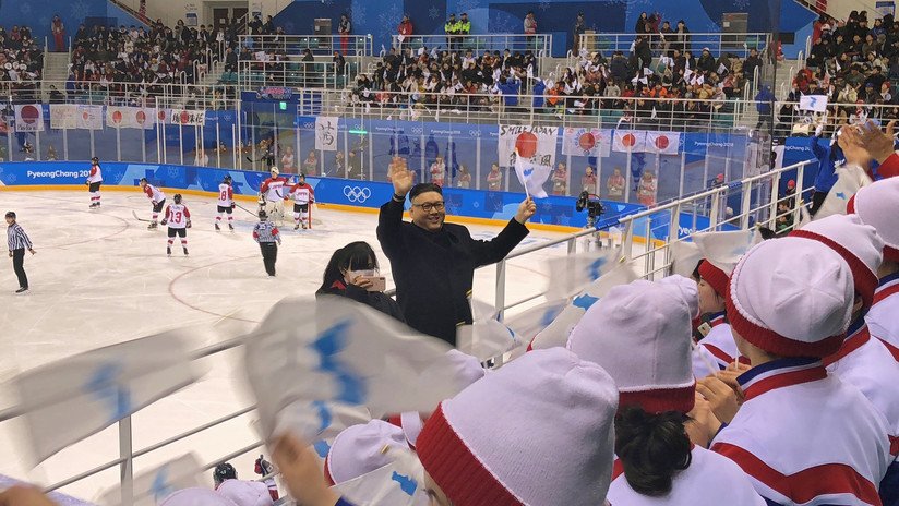VIDEO: Expulsan al 'doble' de Kim Jong-un de un partido de hockey femenino en los JJ.OO.
