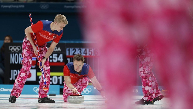 Equipo olímpico luce uniforme de corazones por el Día de San Valentín (FOTOS)
