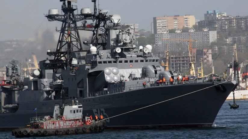 FOTOS, VIDEO: Arde un buque antisubmarinos de la Flota rusa del Pacífico
