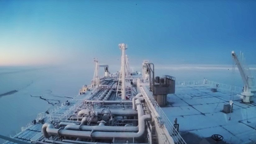 VIDEO: Un buque cisterna cruza por primera vez y sin rompehielos las aguas del Ártico en invierno