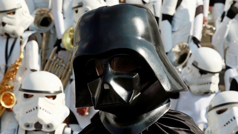 'Que la tostada te acompañe': Musk muestra electrodoméstico con forma de casco de Darth Vader (FOTO)